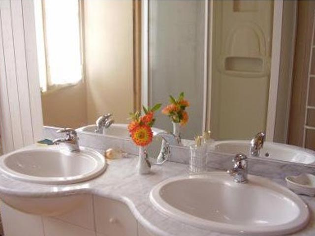 Salle de douche à l'étage
